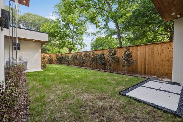 8915 San Benito Way, Dallas, TX 75218