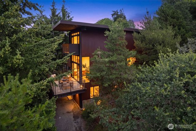 1701 33rd Avenue, Seattle, WA 98122
