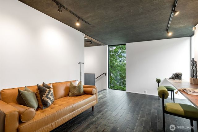 1701 33rd Avenue, Seattle, WA 98122