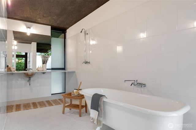 1701 33rd Avenue, Seattle, WA 98122