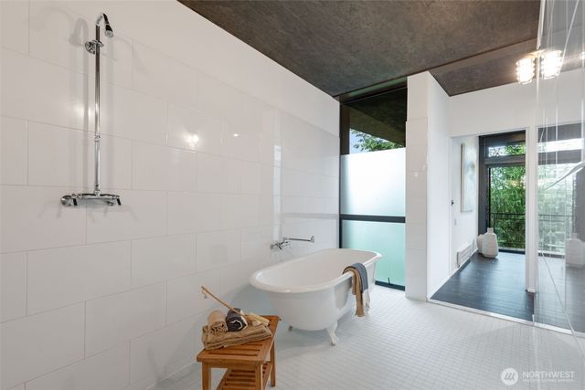 1701 33rd Avenue, Seattle, WA 98122