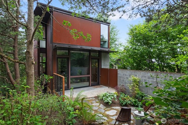 1701 33rd Avenue, Seattle, WA 98122