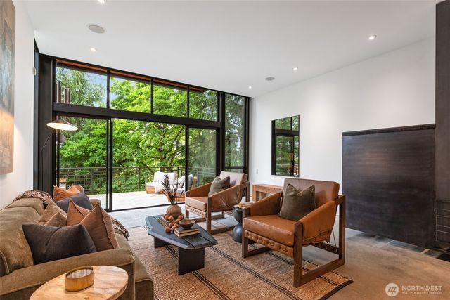 1701 33rd Avenue, Seattle, WA 98122