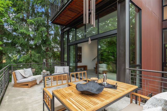 1701 33rd Avenue, Seattle, WA 98122