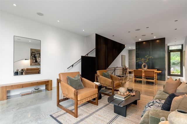 1701 33rd Avenue, Seattle, WA 98122