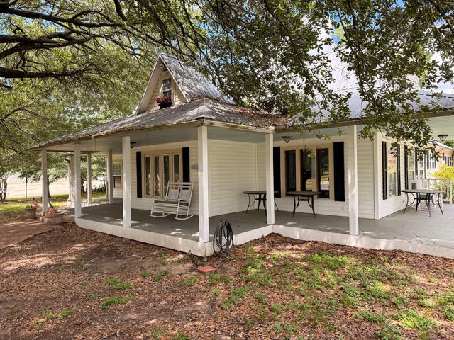 313 S Main Street, Jewett, TX 75846