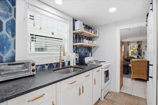 130 86TH TERRACE, Treasure Island, FL 33706