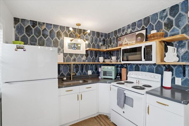 130 86TH TERRACE, Treasure Island, FL 33706