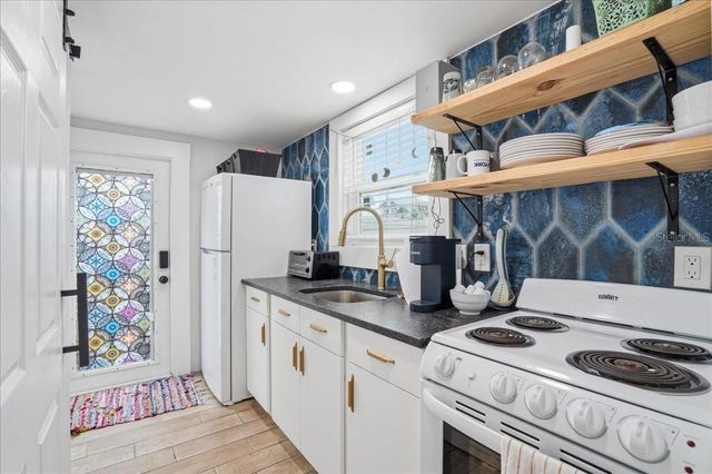 130 86TH TERRACE, Treasure Island, FL 33706