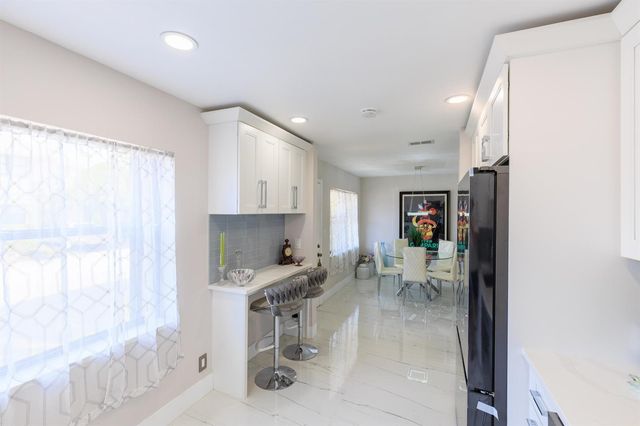 5241 Jog Lane, Delray Beach, FL 33484