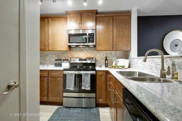 1691 E Green Briar Drive 3832, Schaumburg, IL 60173