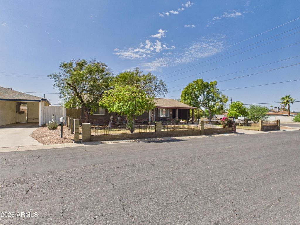 1201 E GRISWOLD Road, Phoenix, AZ 85020 — photo 2