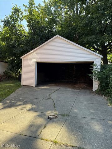1426 E 175 Road, Cleveland, OH 44110