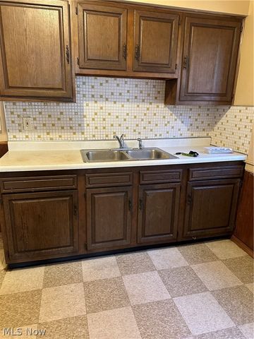 1426 E 175 Road, Cleveland, OH 44110