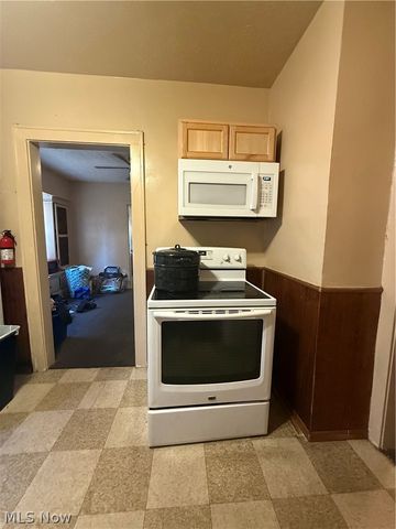 1426 E 175 Road, Cleveland, OH 44110