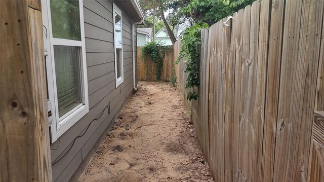 16800 Crestmont, Montgomery, TX 77316