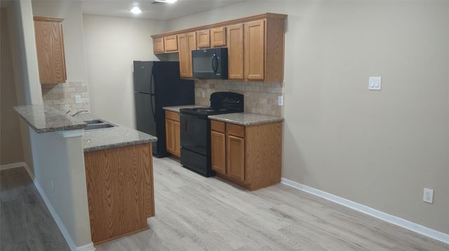 16800 Crestmont, Montgomery, TX 77316