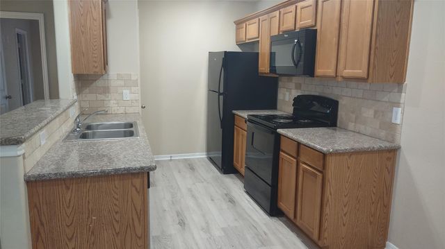 16800 Crestmont, Montgomery, TX 77316