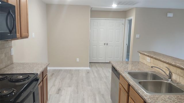 16800 Crestmont, Montgomery, TX 77316