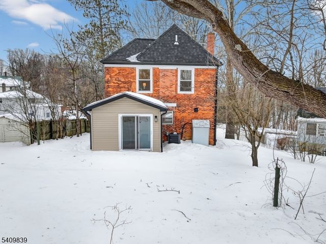 71 Wishing Well Rd, Hamburg Boro, NJ 07419