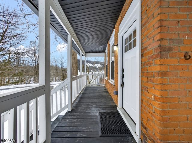 71 Wishing Well Rd, Hamburg Boro, NJ 07419