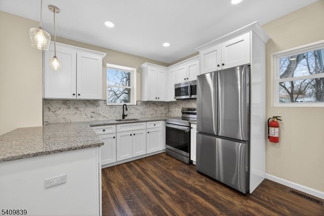 71 Wishing Well Rd, Hamburg Boro, NJ 07419