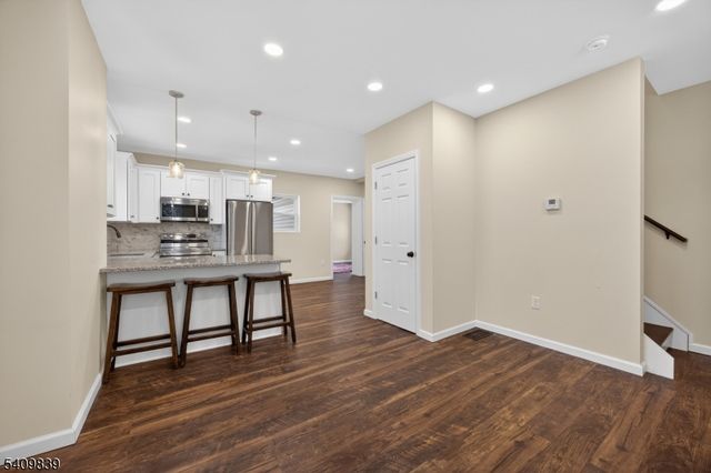 71 Wishing Well Rd, Hamburg Boro, NJ 07419