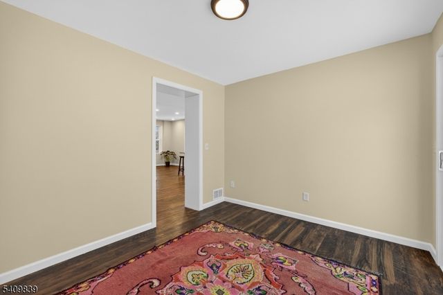 71 Wishing Well Rd, Hamburg Boro, NJ 07419