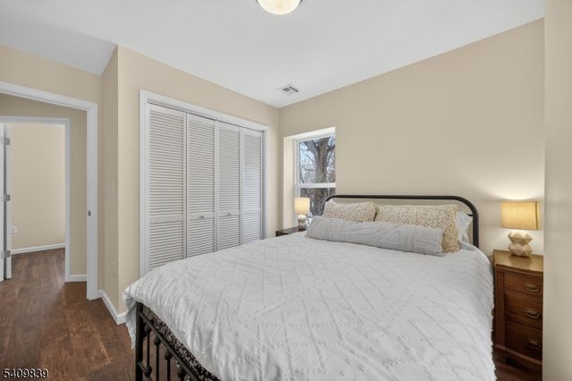 71 Wishing Well Rd, Hamburg Boro, NJ 07419