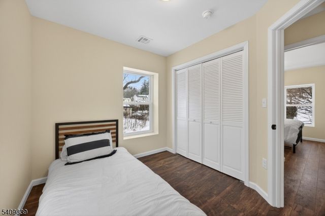 71 Wishing Well Rd, Hamburg Boro, NJ 07419