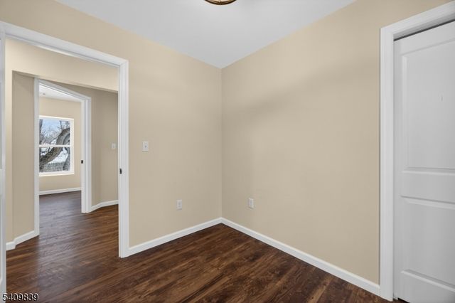 71 Wishing Well Rd, Hamburg Boro, NJ 07419