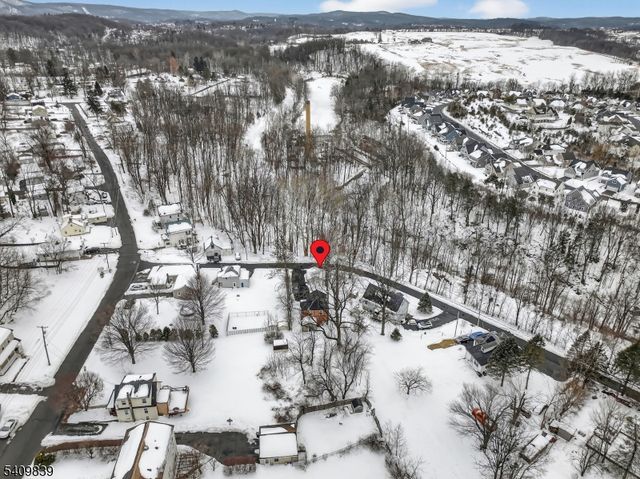 71 Wishing Well Rd, Hamburg Boro, NJ 07419