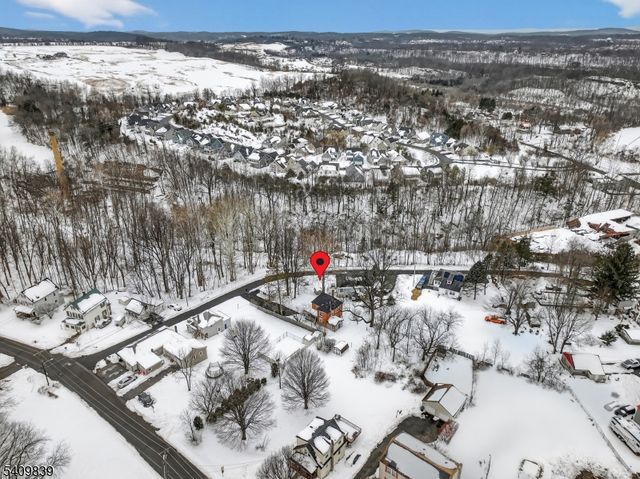 71 Wishing Well Rd, Hamburg Boro, NJ 07419