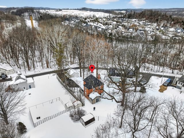 71 Wishing Well Rd, Hamburg Boro, NJ 07419