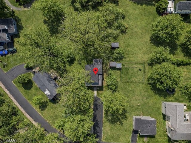 71 Wishing Well Rd, Hamburg Boro, NJ 07419