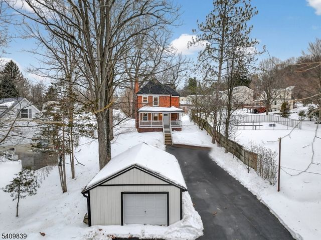 71 Wishing Well Rd, Hamburg Boro, NJ 07419