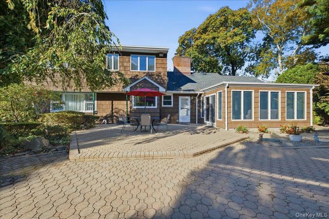 89 Woodsome Road, Babylon, NY 11702