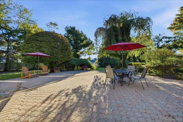 89 Woodsome Road, Babylon, NY 11702