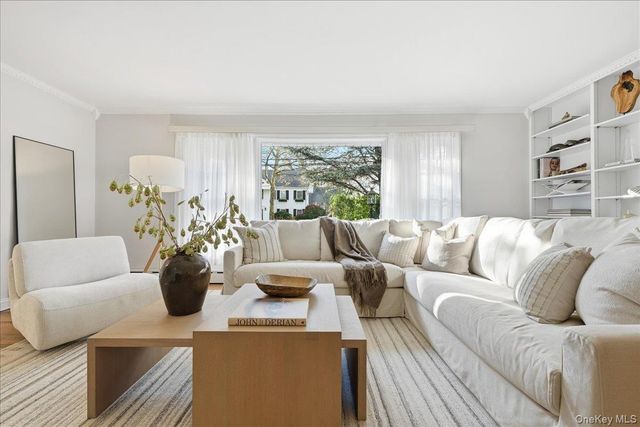 89 Woodsome Road, Babylon, NY 11702