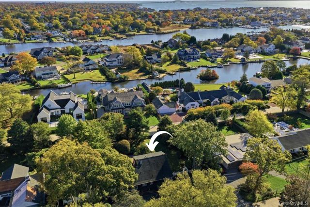 89 Woodsome Road, Babylon, NY 11702