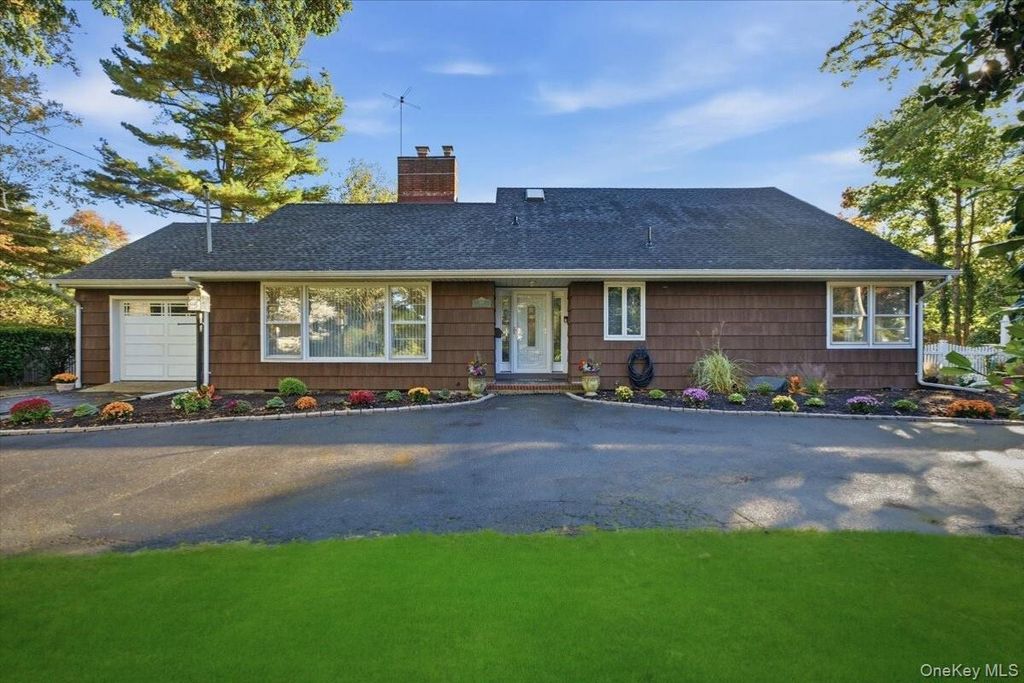 89 Woodsome Road, Babylon, NY 11702