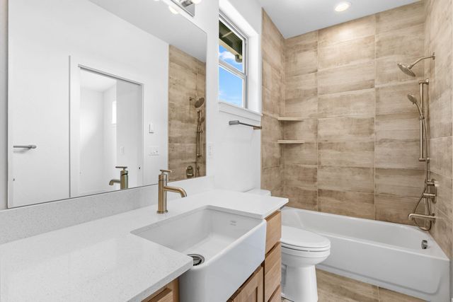 97 Gangnes Drive, Talent, OR 97540