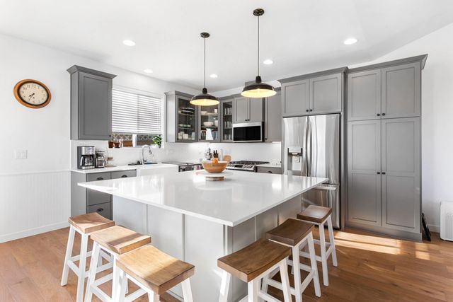 97 Gangnes Drive, Talent, OR 97540