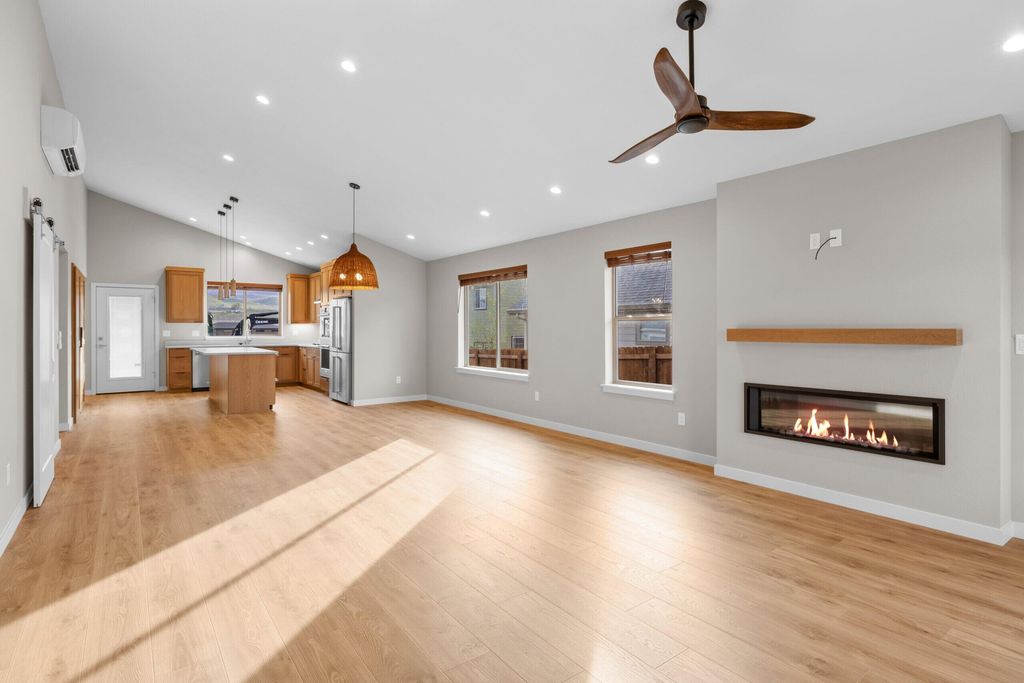 97 Gangnes Drive, Talent, OR 97540