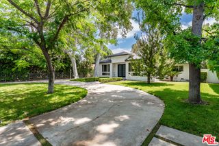 22904 Calvert Street, Los Angeles, CA 91367
