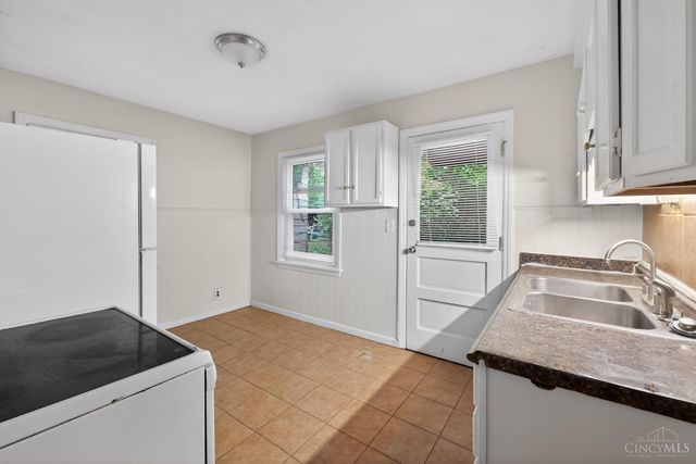 1866 Ashbrook Drive, Cincinnati, OH 45238
