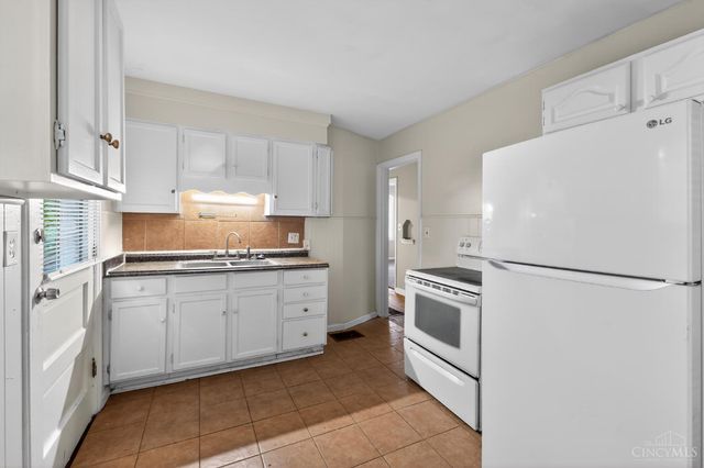 1866 Ashbrook Drive, Cincinnati, OH 45238