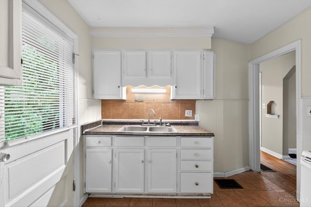 1866 Ashbrook Drive, Cincinnati, OH 45238
