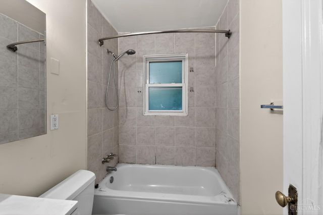 1866 Ashbrook Drive, Cincinnati, OH 45238