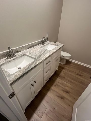 1825 Pinecroft, Benton, AR 72015